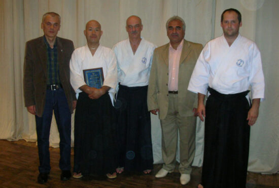 С официальными лицами